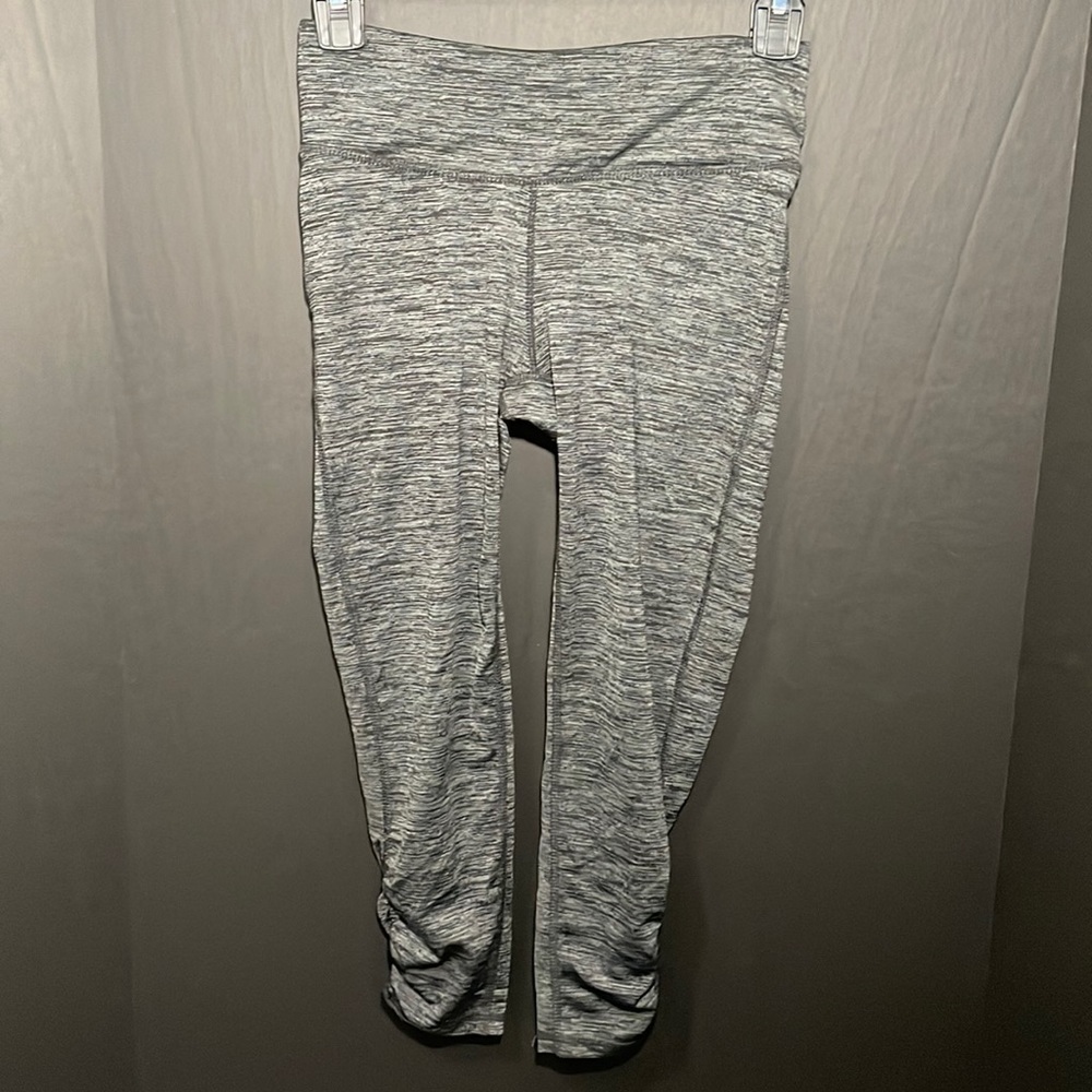 GAIAM gray & black Capri length yoga leggings in women’s size XS - Picture 2 of 7